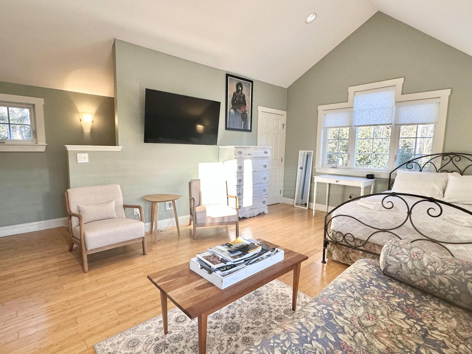2 Bedroom In Town Hill 