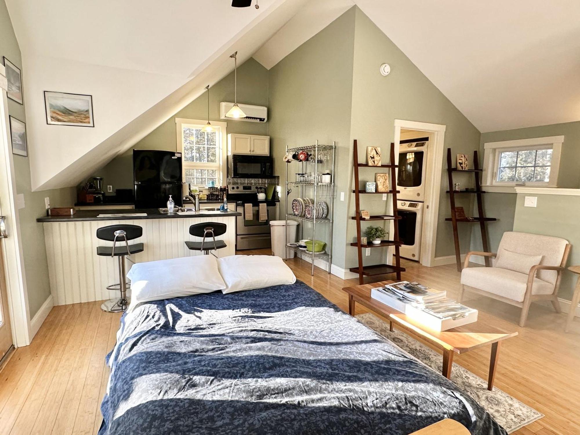 2 Bedroom In Town Hill 