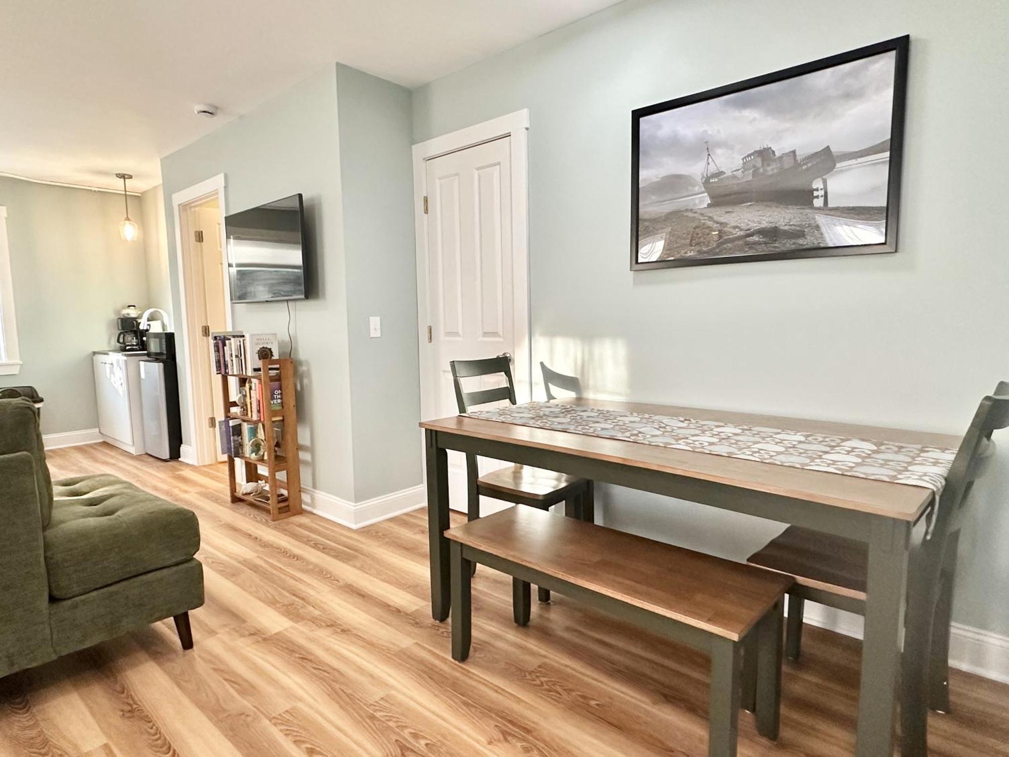 Holiday home 2 Bedroom In Town Hill 