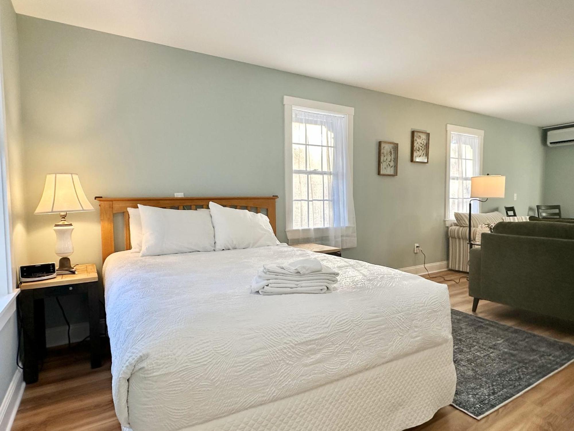 2 Bedroom In Town Hill 