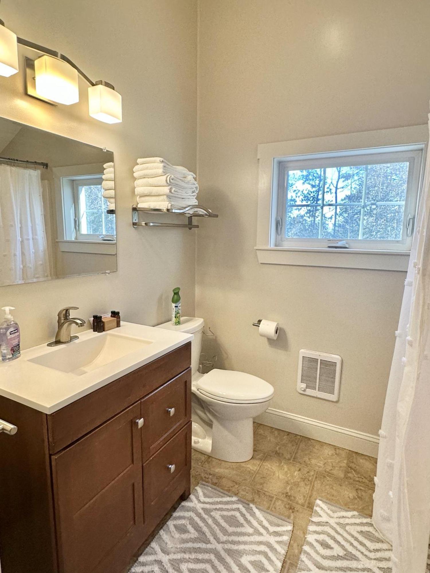2 Bedroom In Town Hill 