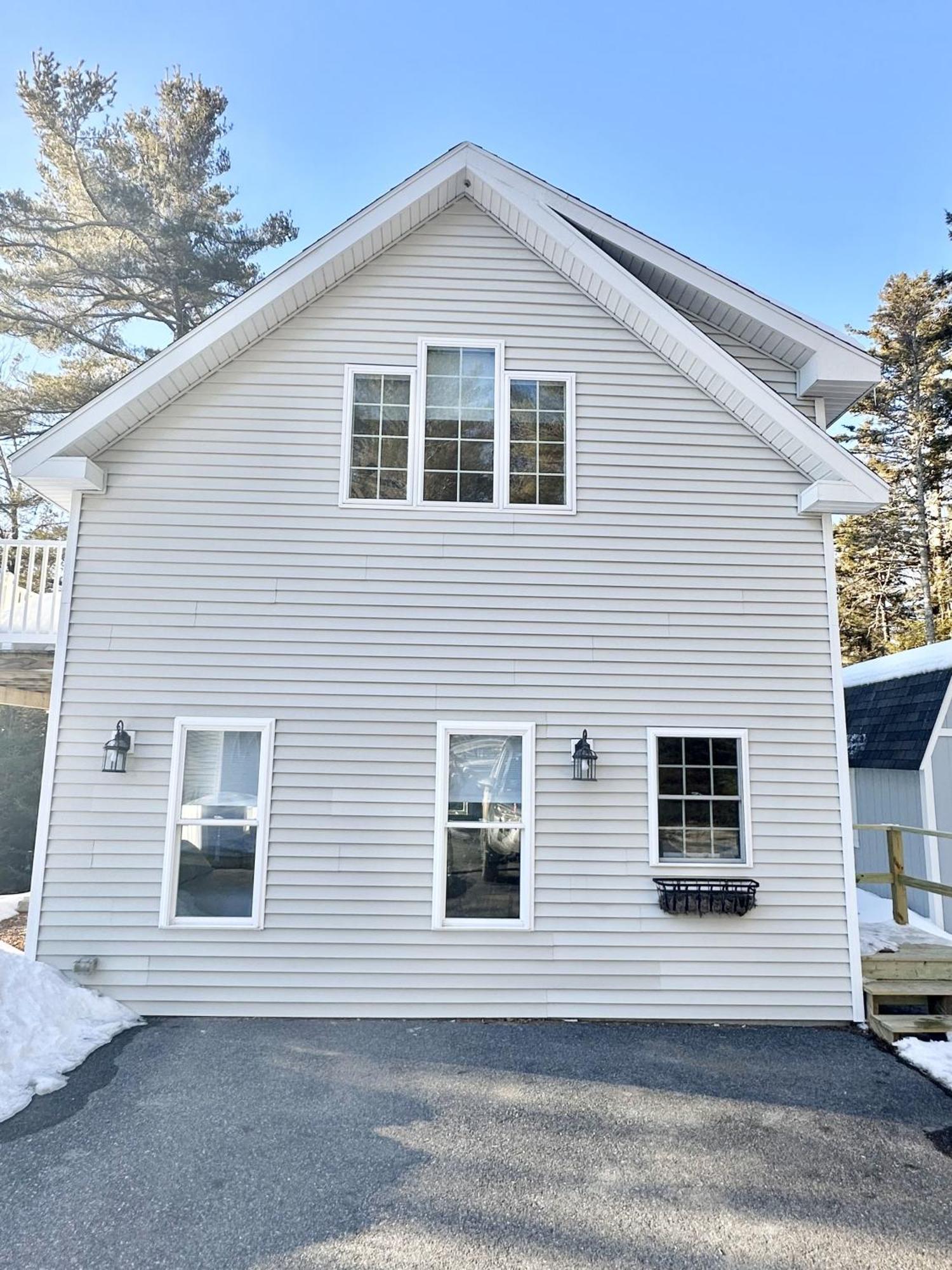 2 Bedroom In Town Hill 