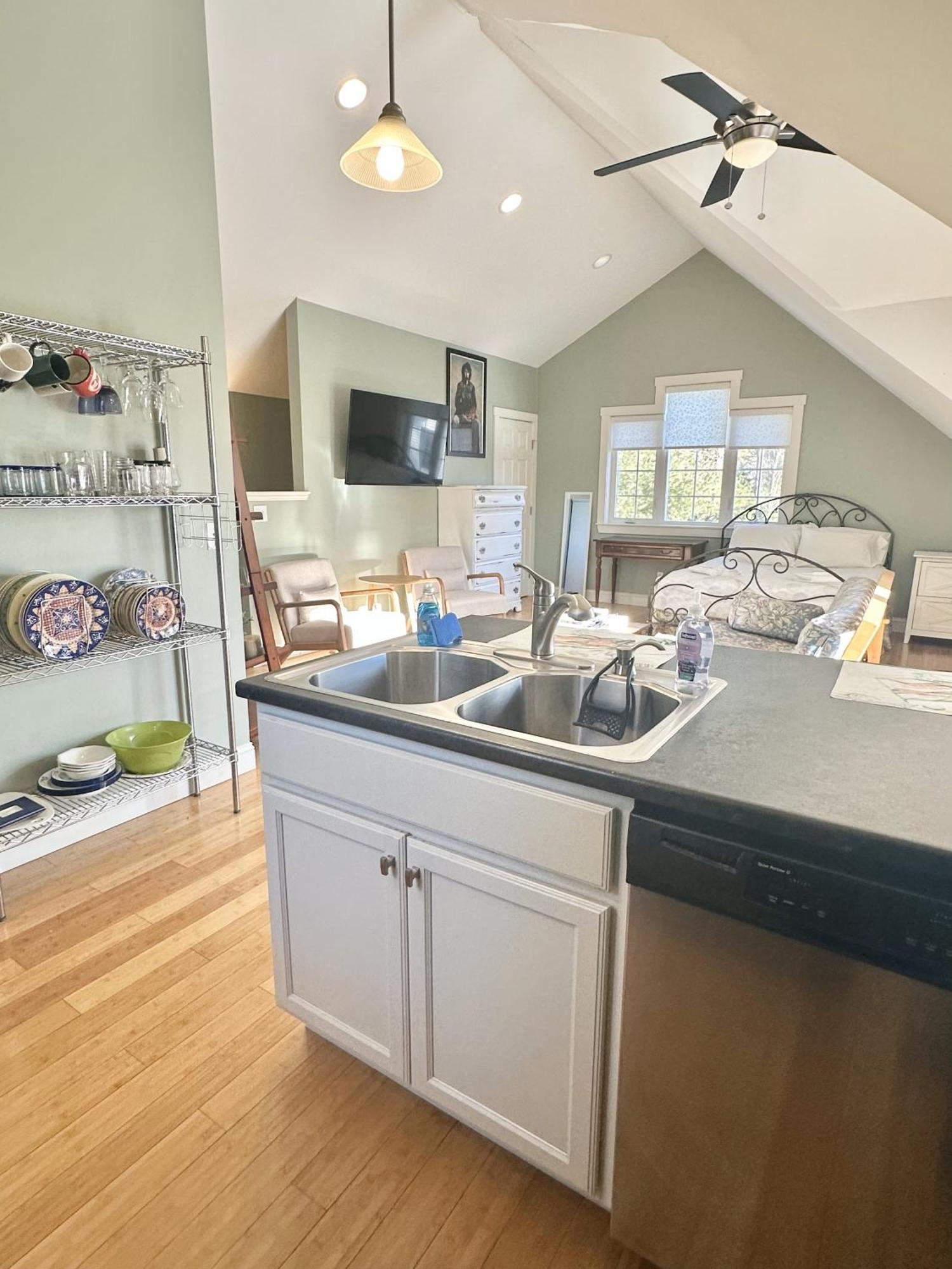 2 Bedroom In Town Hill 