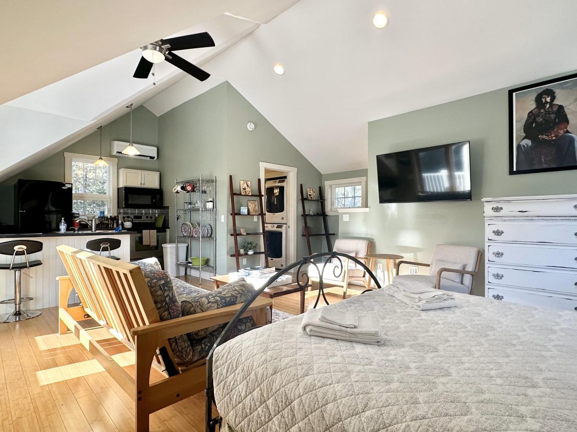 2 Bedroom In Town Hill 