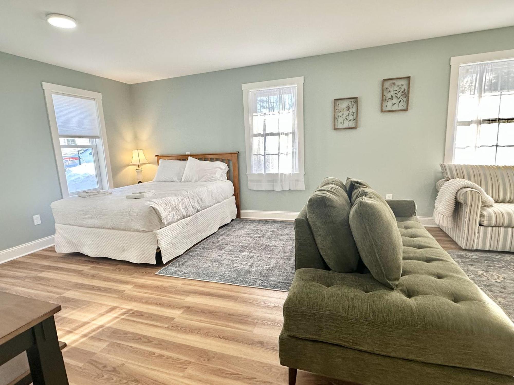 2 Bedroom In Town Hill 
